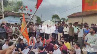 दुर्ग: मचांदुर गांव में झंडा विवाद पर मचा बवाल, भारतीय युवा मोर्चा के कार्यकर्ताओं ने सोमवार दोपहर को फिर से लगाया भगवा ध्वज