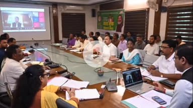 लोहरदगा: लोहरदगा उपायुक्त डॉ. कुमार ताराचंद: हर पंचायत में आयुष्मान कार्ड बनवाना व डिजिटल क्रॉप सर्वे कराना ज़रूरी