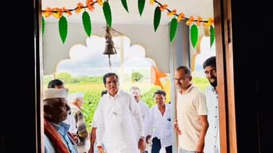 भोकरदन: जानेफळ गा.येथे मा.केंद्रीय रेल्वे मंत्री रावसाहेब दानवे यांनी भंडारा कार्यक्रमात पंक्तीत बसून घेतला प्रसादाचा आस्वाद