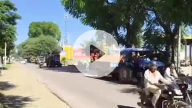 तोशाम: गांव दूल्हेड़ी की युवा स्वच्छता जनसेवा समिति 50 ट्रैक्टर ट्राली मिट्टी के साथ बाढ़ राहत कार्य में जुटी