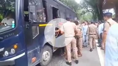 देहरादून: दिव्यांगों ने पेंशन बढ़ाने की मांग को लेकर किया देहरादून में सीएम आवास की ओर कूच