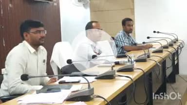 नवादा: समाहरणालय के डीआरडीए सभागार में समाज कल्याण विभाग द्वारा संचालित विभिन्न योजनाओं की प्रगति की समीक्षात्मक बैठक हुई