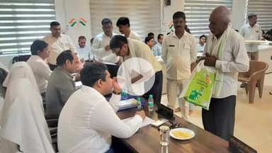 झांसी: सदर तहसील में आयोजित संपूर्ण समाधान दिवस में जिलाधिकारी ने शिकायतों के गुणवत्तापूर्ण निस्तारण के लिए दिए निर्देश