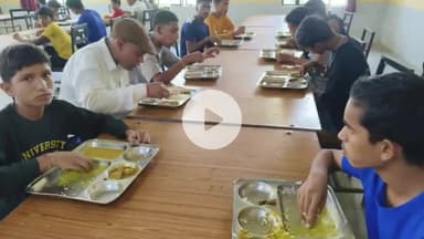 मंझनपुर: आश्रम पद्धति विद्यालय बरैसा का एडीओ पंचायत ने किया निरीक्षण, निर्माण कार्यों का किया अवलोकन