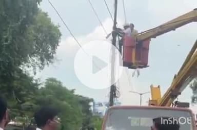 हरिद्वार: हरिद्वार रेलवे स्टेशन से ऋषिकुल तिराहे तक नगर निगम ने हटाए बिजली के खंभों पर अवैध रूप से लगाए गए तारों के जाल