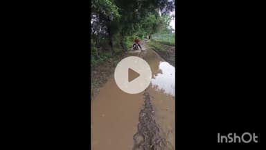 धार: मनावर के सोनगांव में 7 साल से पक्की सड़क का इंतजार, 1200 की आबादी कीचड़ भरे रास्ते से गुजरने को मजबूर