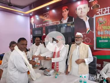 सपा नेता राजकुमार "राजू" ने शिक्षक दिवस के उपलक्ष्य में सेवानिवृत्त शिक्षकों का किया सम्मान

पूरनपुर: शिक्षक दिवस के उपल