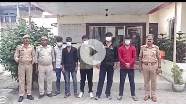 झांसी: इलाहाबाद बैंक चौराहा स्थित स्पा सेंटर पर नवाबाद पुलिस ने छापा मारकर महिला समेत 6 लोगों को गिरफ्तार किया