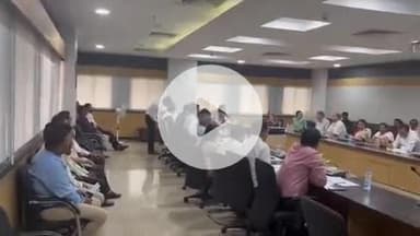 आरंग: पदभार ग्रहण करने के बाद आज मंत्रालय नवा रायपुर में आरंग विधायक और मंत्री गुरु खुशवंत साहेब जी ने अधिकारियों से की बैठक