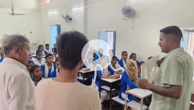 रफीगंज: रफीगंज शहर के RBR खेल मैदान में 28 सितंबर को आयोजित होने वाले डांडिया कार्यक्रम की जानकारी छात्र-छात्राओं को दी गई