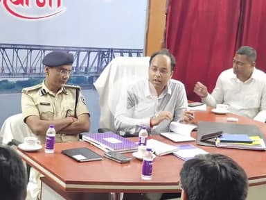 गया टाउन सीडी ब्लॉक: संवाद सदन में SSP-DM ने सेक्टर पदाधिकारियों के साथ बैठक की, सुरक्षा व यातायात व्यवस्था बेहतर बनाने के निर्देश दिए