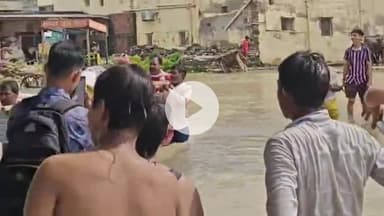 मथुरा: श्रीधाम वृंदावन में बाढ़ ने मचाई तबाही, वृद्ध महिला की मौत, अरथी को बाढ़ से निकलने का वीडियो सोशल मीडिया पर वायरल