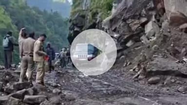 भटवाड़ी: हेल्गुगाड़ के पास बाधित गंगोत्री हाईवे यातायात के लिए हुआ सुचारू