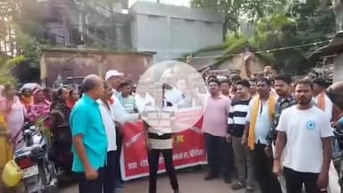 मेदिनीनगर (डालटनगंज): वेतन न मिलने से नाराज़ मेदिनीनगर नगर निगम के 400 से अधिक कर्मियों ने किया कार्य बहिष्कार