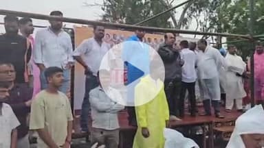 बाड़मेर: जिला मुख्यालय पर कांग्रेस पार्टी की जन आक्रोश रैली, आमजन की मूलभूत सुविधाओं को लेकर बरसात में भी किया एक दिवसीय धरना