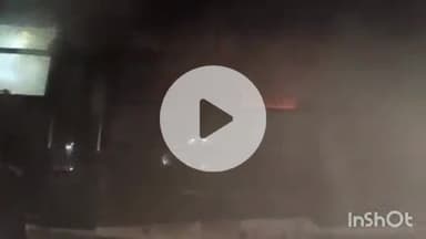 औरैया: सत्ती तालाब के समीप सड़क किनारे खड़ी तीन बसों में लगी रहस्यमयी आग, दो बसें खाक, दमकलकर्मियों ने पाया काबू