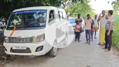 करछना: देवरी कला गांव के सामने 11 हजार वोल्टेज का तार अचानक टूटकर मार्ग पर गिरा, आवागमन बाधित