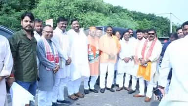 बलरामपुर: भाजपा संगठन मंत्री के आगमन पर जिले की सीमा पर भाजपा नेताओं और पदाधिकारियों ने किया स्वागत