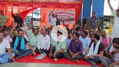 सुपौल: सदर अस्पताल में हड़ताल पर बैठे एंबुलेंस कर्मियों को जन सुराज के नेता अनिल सिंह ने दिया समर्थन