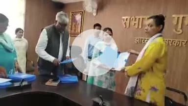 गुमला: स्वास्थ्य विभाग में 35 पदों पर नियुक्ति पत्र वितरण, डीसी ने किया वितरण