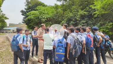 सिंगरौली: यातायात पुलिस ने शुरू किया 15 दिवसीय जागरूकता अभियान, 55 वाहन चालकों पर की चालानी कार्रवाई