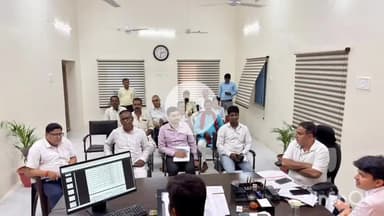 नवादा: नवादा के अनुमंडल कार्यालय में विशेष मतदाता सूची पुनरीक्षण कार्यक्रम 2025 के संबंध में आयोजित हुई एक महत्वपूर्ण बैठक