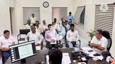 नवादा: नवादा में निर्वाचक निबंधन पदाधिकारी ने नवादा सदर एवं नारदीगंज के विभिन्न राजनीतिक दलों और अधिकारियों के साथ की बैठक