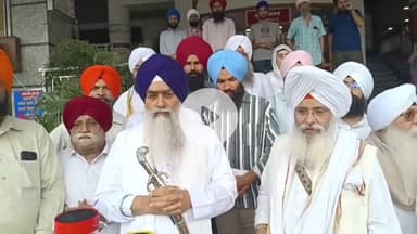 ਅੰਮ੍ਰਿਤਸਰ 2: ਸ੍ਰੀ ਦਰਬਾਰ ਸਾਹਿਬ ਦੇ ਹੈਡ ਗ੍ਰੰਥੀ ਵੱਲੋਂ ਅਰਦਾਸ ਬਾਅਦ ਹੜ ਪੀੜਤਾਂ ਲਈ ਰਾਸ਼ਨ ਰਵਾਨਾ, ਕਾਲਾ ਬਜ਼ਾਰੀ ’ਤੇ ਕਾਰਵਾਈ ਦੀ ਅਪੀਲ