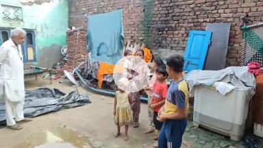 ਅੰਮ੍ਰਿਤਸਰ 2: ਫਤਾਹਪੁਰ ‘ਚ ਬਾਰਿਸ਼ ਕਾਰਨ ਗਰੀਬ ਪਰਿਵਾਰ ਦਾ ਘਰ ਡਿੱਗਿਆ, ਮਾਂ-ਬੇਟੀ ਜ਼ਖਮੀ, ਸਮਾਨ ਤਬਾਹ