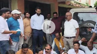 बीना: बीना तहसील प्रांगण में सरपंच संघ ने पांच सूत्रीय मांगों को लेकर किया प्रदर्शन, सौंपा ज्ञापन