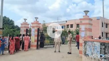 चूरू: चूरू में परीक्षार्थियों ने वरिष्ठ अध्यापक बनने के लिए दी परीक्षा, एक हजार से अधिक रहे अनुपस्थित