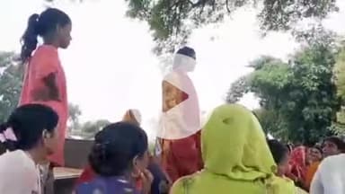 शिवसागर: शिवसागर प्रखंड के सोनहर गाँव में जीविका समूह की महिलाओं के रोजगार के लिए भरे जा रहे फॉर्म