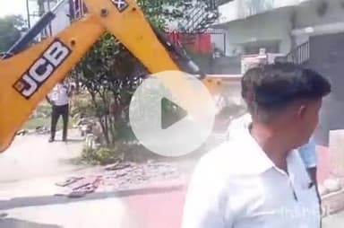 हरिद्वार: शिवालिक नगर में व्यावसायिक प्रतिष्ठानों पर चला पीला पंजा, अतिक्रमण हटाया गया