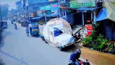 गुमला: थाना रोड पर वृद्ध महिला से चैन, टॉप्स और पर्स की ছিনতাই, थाने में शिकायत दर्ज