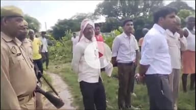 इटावा: सदर इलाके में बाढ़ग्रस्त क्षेत्र के एसडीएम ने निरीक्षण कर ग्रामीणों को हर संभव मदद का आश्वासन दिया है