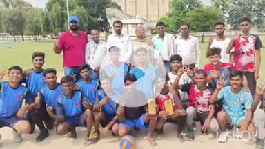 बलरामपुर: स्पोर्ट्स स्टेडियम में जनपद स्तरीय माध्यमिक वॉलीबॉल प्रतियोगिता का आयोजन, हाजी स्माइल इंटर कॉलेज ने जीता फाइनल मैच