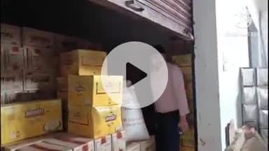 संभल: बहजोई इस्लामनगर रोड पर काजल एजेनसीज पर छापा मारा गया, खाद्य पदार्थ की 128 पेटी की गई बरामद