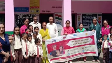 दाड़लाघाट: चइयां गांव में स्वास्थ्य विभाग अर्की द्वारा लोगों के लिए लगाया गया जागरूकता शिविर