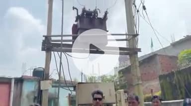 गुमला: कांग्रेस नेता के प्रयास से थाना रोड बड़ी मस्जिद के पीछे धोबी मोहल्ला में नया ट्रांसफार्मर लगाया गया