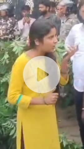 रातू: हाईकोर्ट के आदेश पर रातू केशव नगर में चला बुलडोजर, अवैध निर्माण तोड़ा, पत्रकार से धक्का-मुक्की