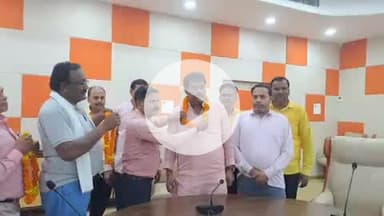 गोंडा: मानदेय वृद्धि और कैशलेश स्वास्थ्य सुविधा से मिली राहत, मेहनौन विधायक को शिक्षामित्रों ने सौंपा आभार पत्र