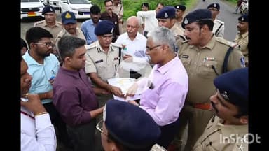 धार: धार जिले में प्रधानमंत्री के दौरे को लेकर ADG इंटेलिजेंस ने किया ग्राम भैंसोला का दौरा, सुरक्षा के निर्देश दिए