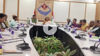 देहरादून: शिक्षा मंत्री डॉ. धन सिंह रावत की अध्यक्षता में सचिवालय में बैठक का आयोजन