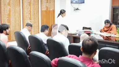 मेदिनीनगर (डालटनगंज): उपायुक्त समीरा एस की अध्यक्षता में मुख्यमंत्री रोजगार सृजन योजना के ऋण को लेकर मंगलवार को हुई बैठक