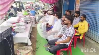 संभल: संभल में पंजाब बाढ़ पीड़ितों के लिए चंदौसी चौराहे पर कैंप लगाकर खाद्य सामग्री इकट्ठी की जा रही है, रिक्शा भी लगी