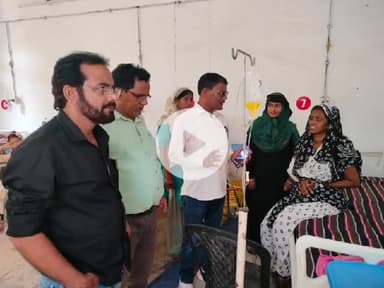 कोलेबिरा: सिमडेगा सदर अस्पताल में झामुमो पदाधिकारी पहुंचे घायल का हाल जानने