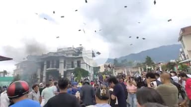 #काठमांडू में #नेपाल की सड़को का हाल 

#NepalCrisis #Kathmandu #NepalProtests