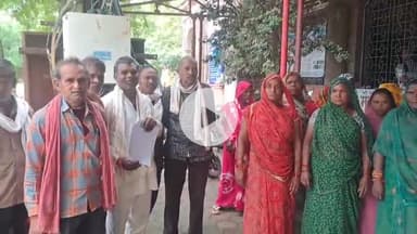 खालवा: खालवा के खार कलां में मूलभूत सुविधाओं के लिए तरसते आदिवासी, जनसुनवाई में पहुंचे