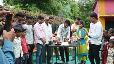 KHF संगठन ने ग्राम कुपना में मनाया बच्चों के साथ तरुण अग्रवाल शिवा का जन्मदिन Kaushalya Humanity Foundation