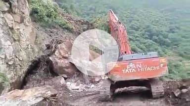 डुंडा: गंगोत्री हाईवे नालूपानी के पास गत सोमवार दोपहर से बंद